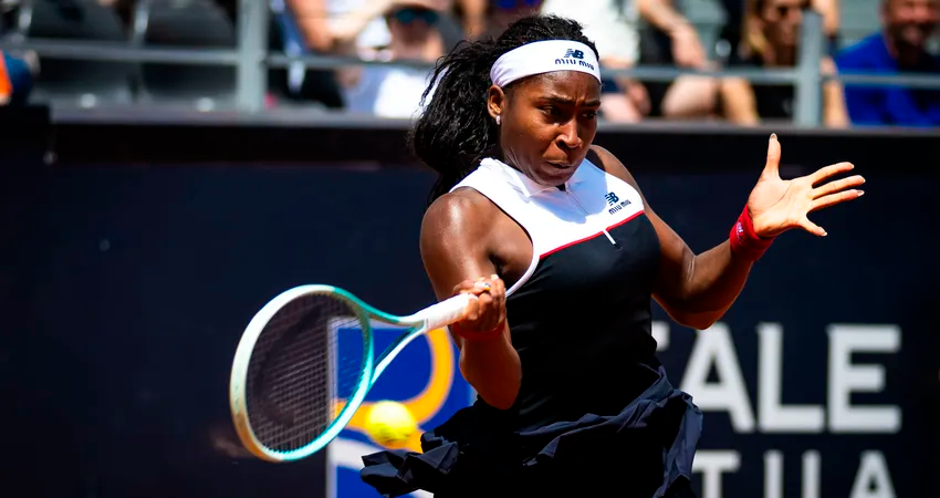 Gauff impone su dominio desde el inicio y vence con autoridad a Raducanu