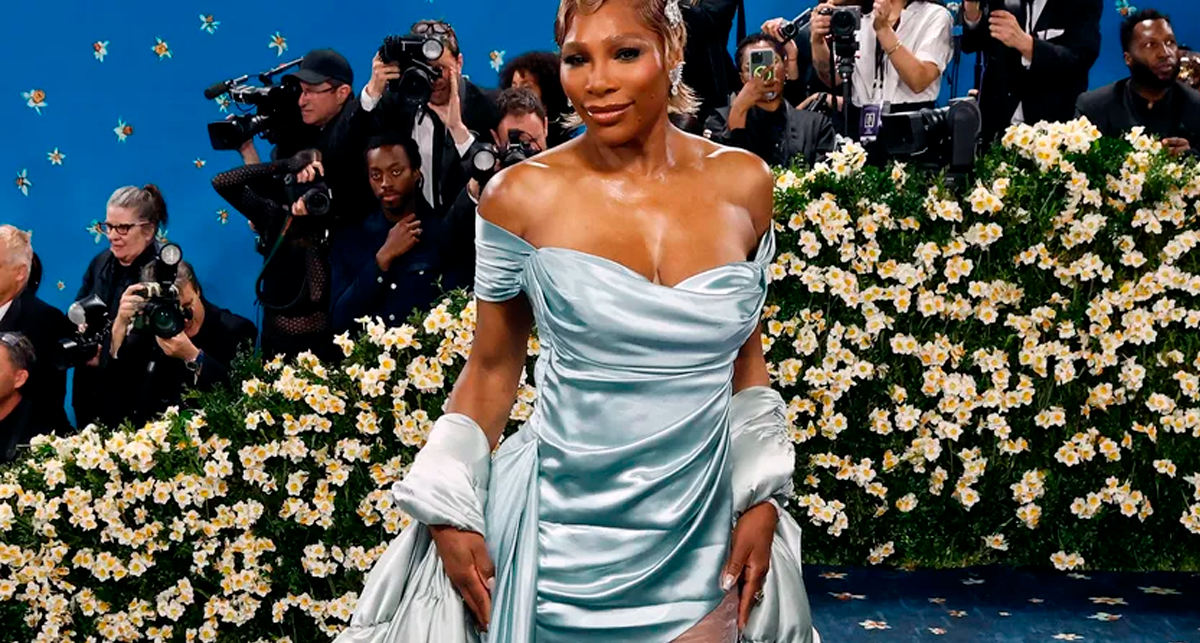 Serena Williams deslumbra en la Met Gala después de un momento difícil